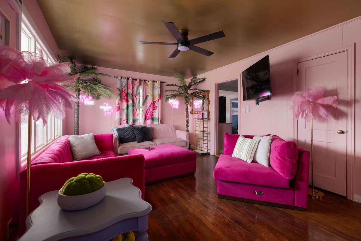 Pink Mimosa House | Neon Photo Stay Near Downtown - Houses for