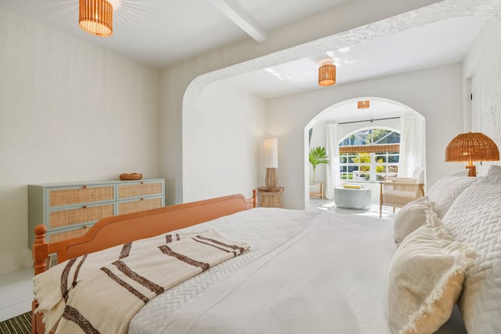 Downstairs king bedroom with sitting area