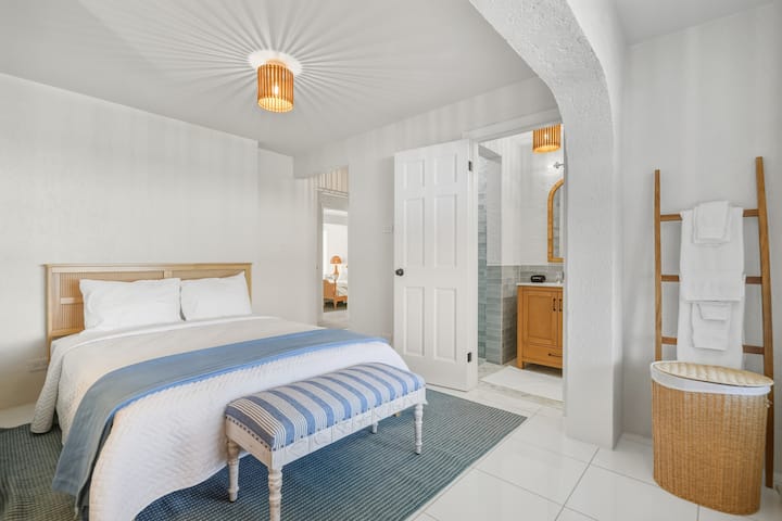 Downstairs queen bedroom with ocean view