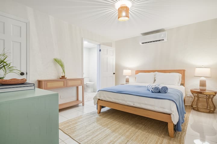 Downstairs queen bedroom
