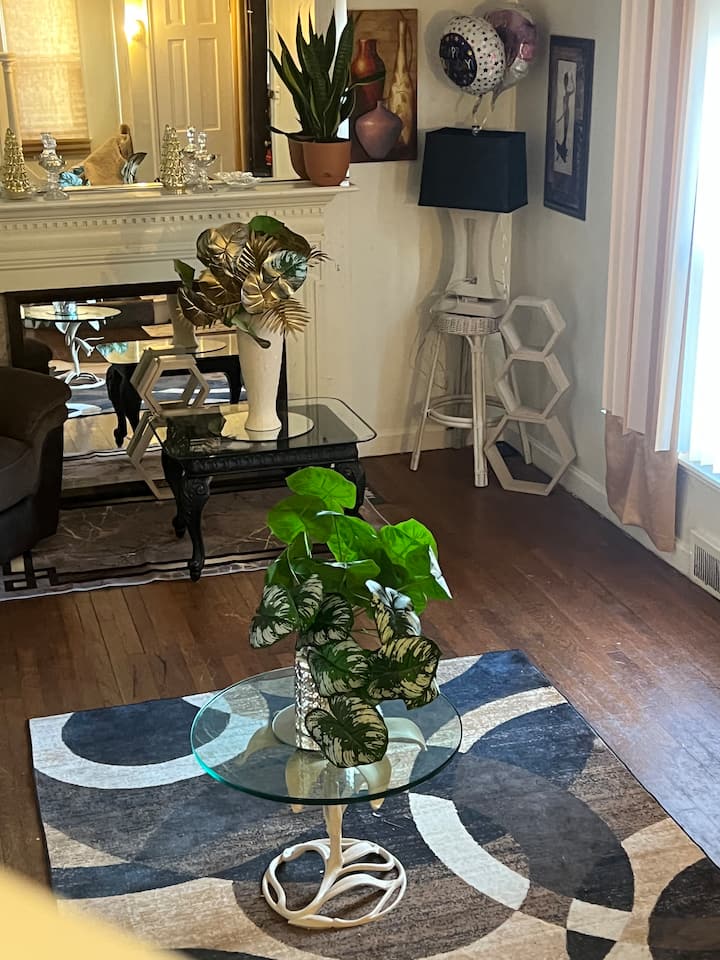 Living Luxury In Heart Of Detroit - Southfield, MI