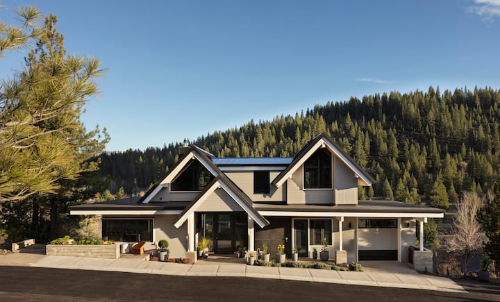 Lake Tahoe Private Residence | Guesthouse Retreat - Truckee, CA