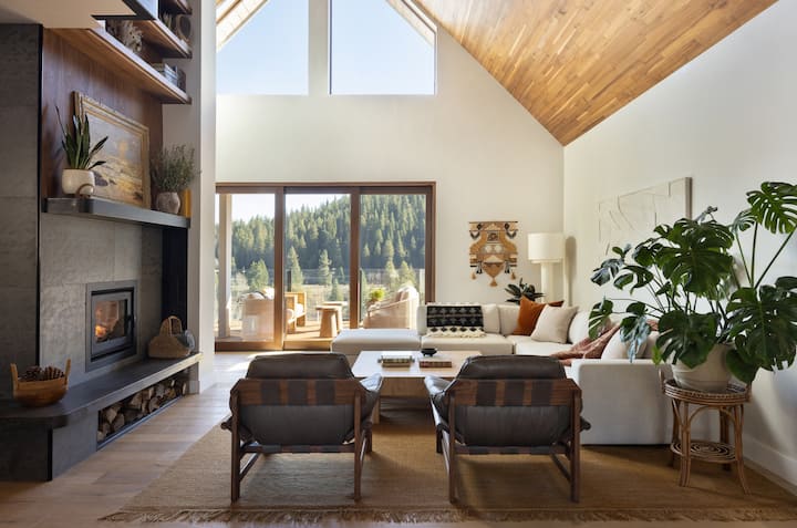 Lake Tahoe Private Residence | Guesthouse Retreat - Truckee, CA