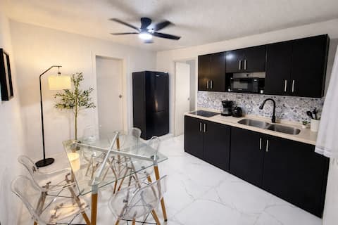 Anuncio de Airbnb popular: 2BR private garden | Pool | 6 people en Fraccionamiento Campestre