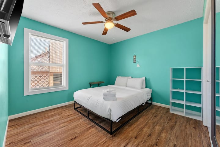 Comfortable and stylish accommodations featuring a Queen bed and Smart TV.