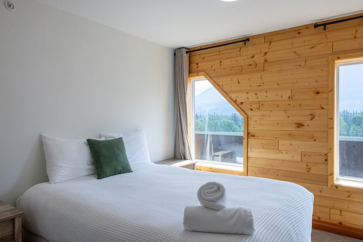 Suite 3 At The Gem | Modern 2br | Sleeps 6 - Canmore