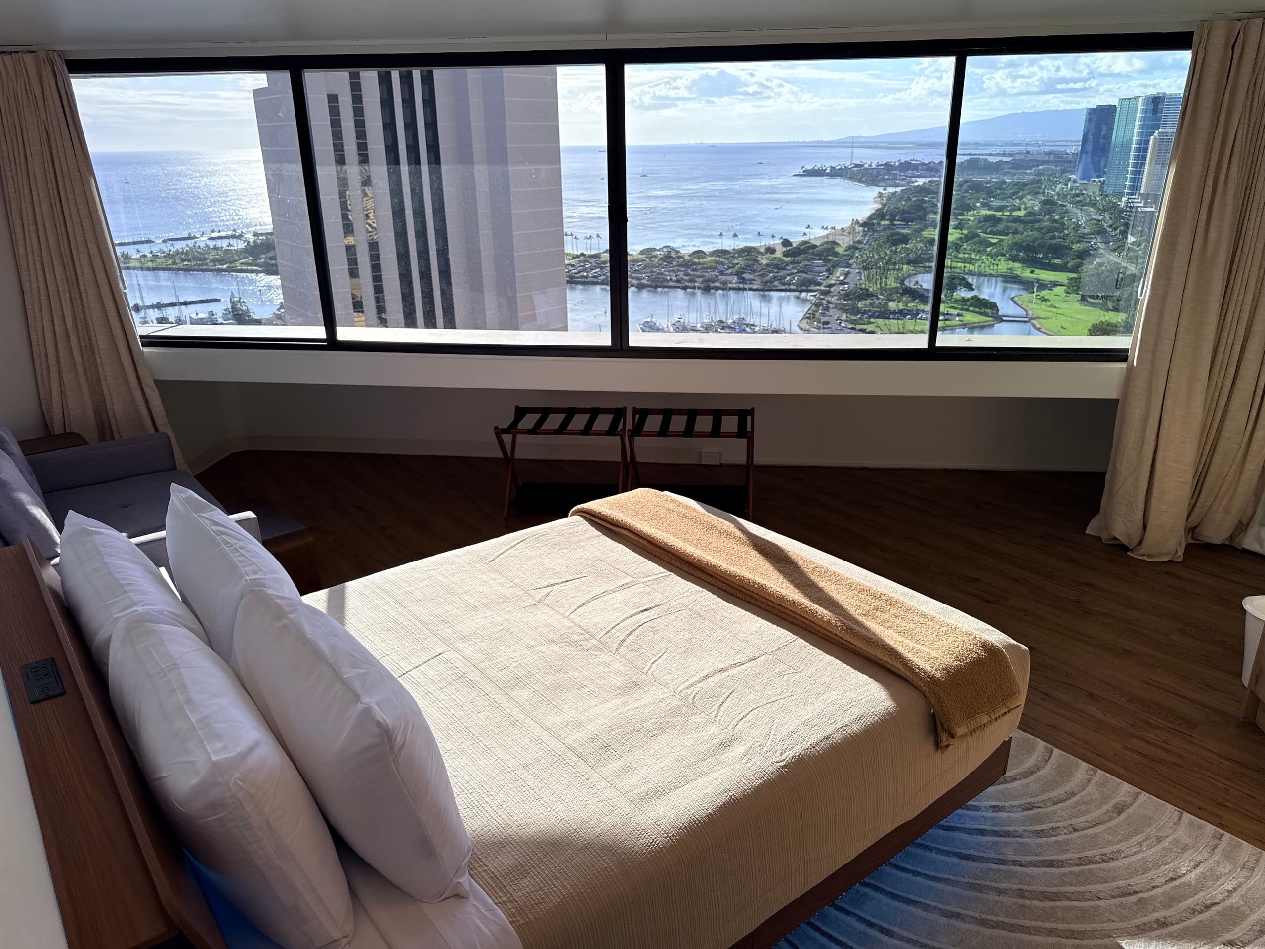 Waikiki Marina Studio w/ Sunset Views - Image 12