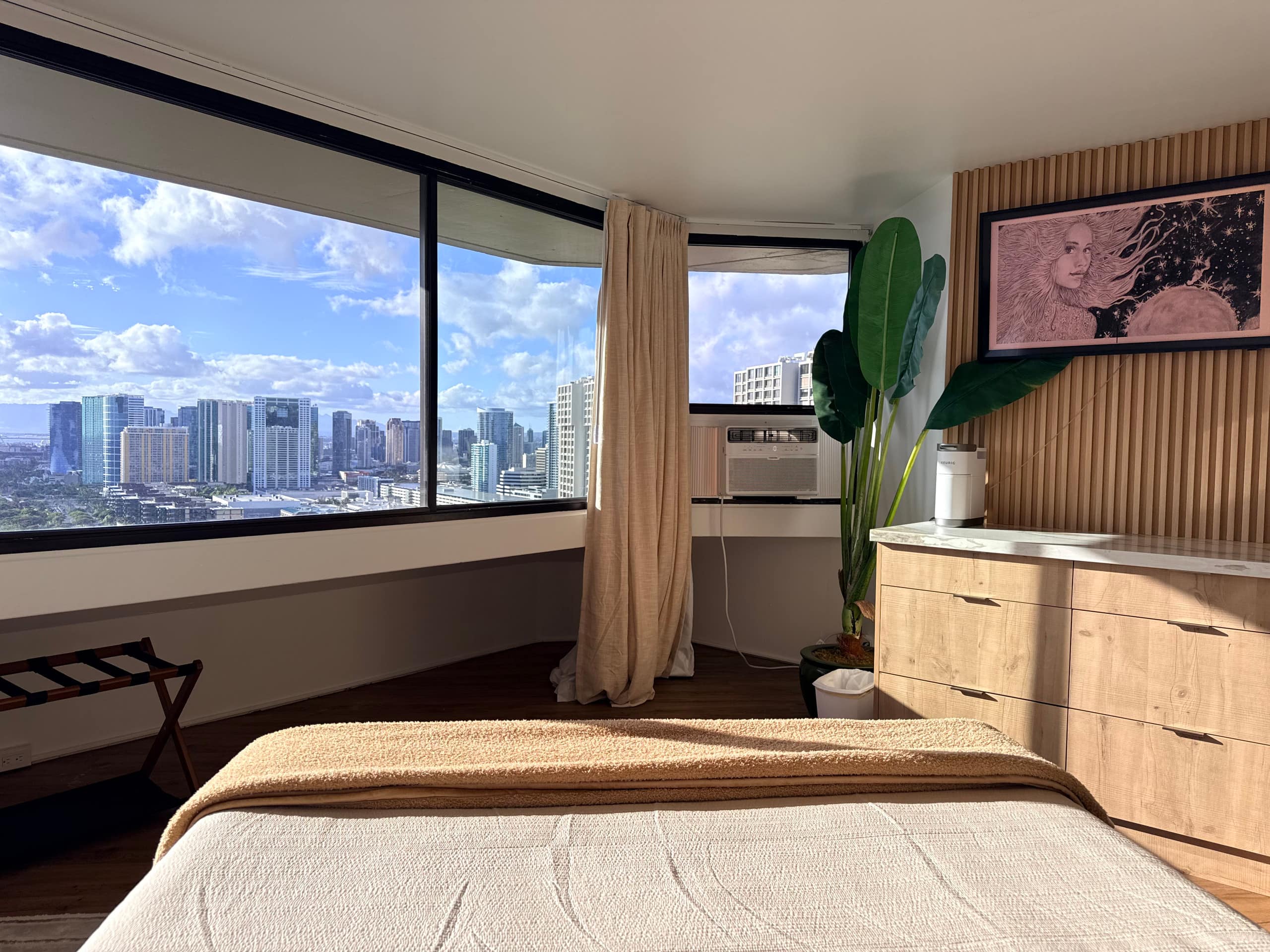 Waikiki Marina Studio w/ Sunset Views - Image 8