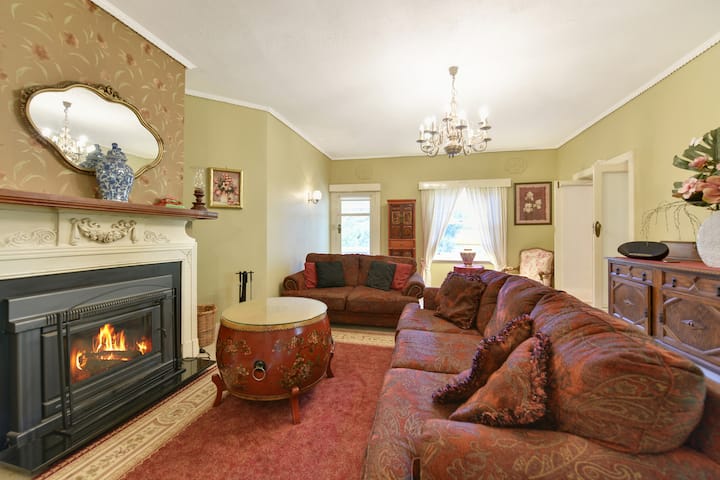 Woodford Of Leura A Grand Residence Full Of Warmth - Leura