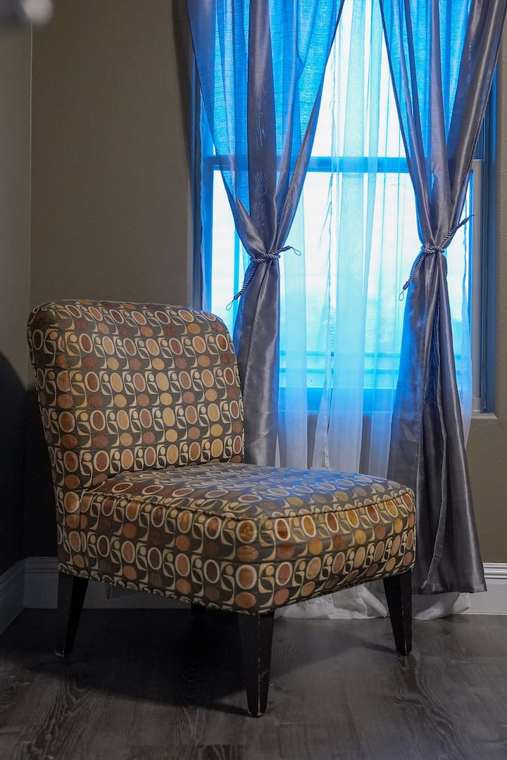 Gated 2br Near Heb & Outlet Shoppes - 러레이도