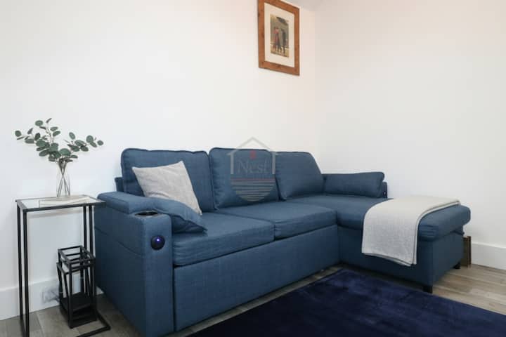Coach House By Heath Hospital | Parking | Sleeps 4 - Cardiff