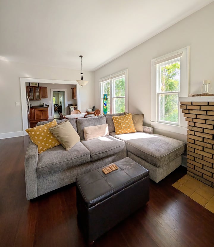 Old Southeast Bungalow - Roomy 3/2 By The Bay - St. Petersburg, FL