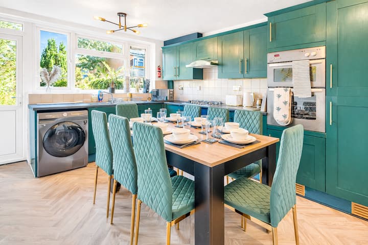 House With 8 Beds, 4 Bedrooms Birmingham Centre - Birmingham