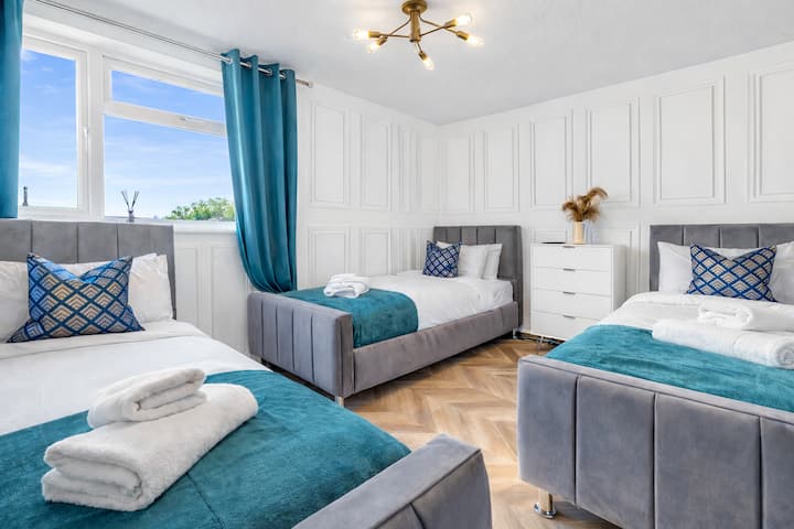 House With 8 Beds, 4 Bedrooms Birmingham Centre - Birmingham