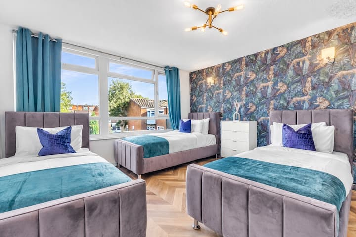 House With 8 Beds, 4 Bedrooms Birmingham Centre - Birmingham