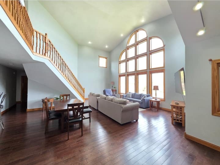 Cathedral Lakehouse | Lakefront, Sleeps 13, Kayaks - Battle Creek, MI