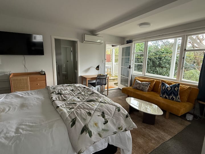Private, Self-contained Spacious Studio Close Cbd - Wellington