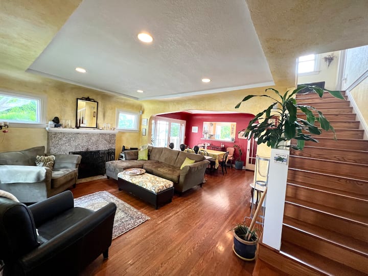 Heaven By The Beach - Updated Old World Charm - Redondo Beach, CA