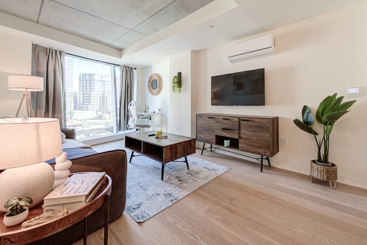 Downtown Montréal 1br Stay | Near Place Des Arts - Montreal