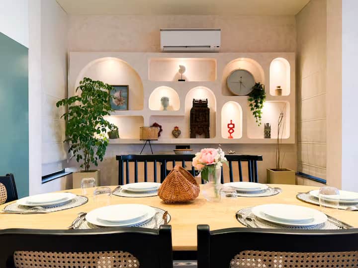 Dining area image 2
