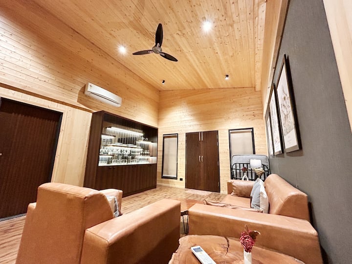 Luxehilltop 3bhk Woodvilla•bar•cafés•netflix•petok - 德拉敦
