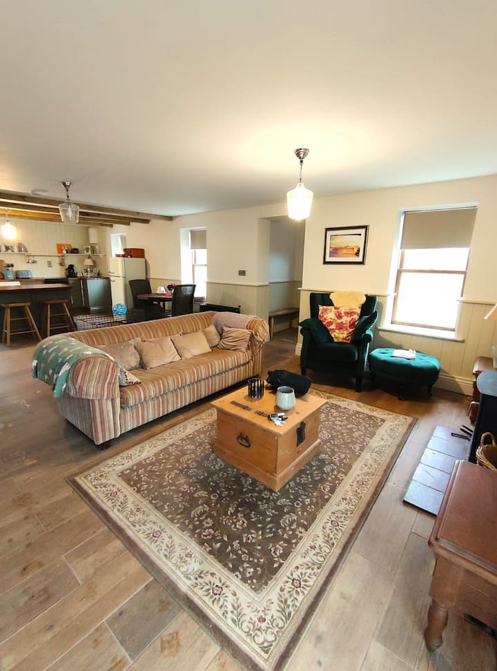 Countryside Retreat With Hot Tub & Balcony Views - Fermanagh