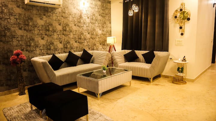 Luxury Loft - 4bhk Modern, Private Theatre, Stays - Delhi