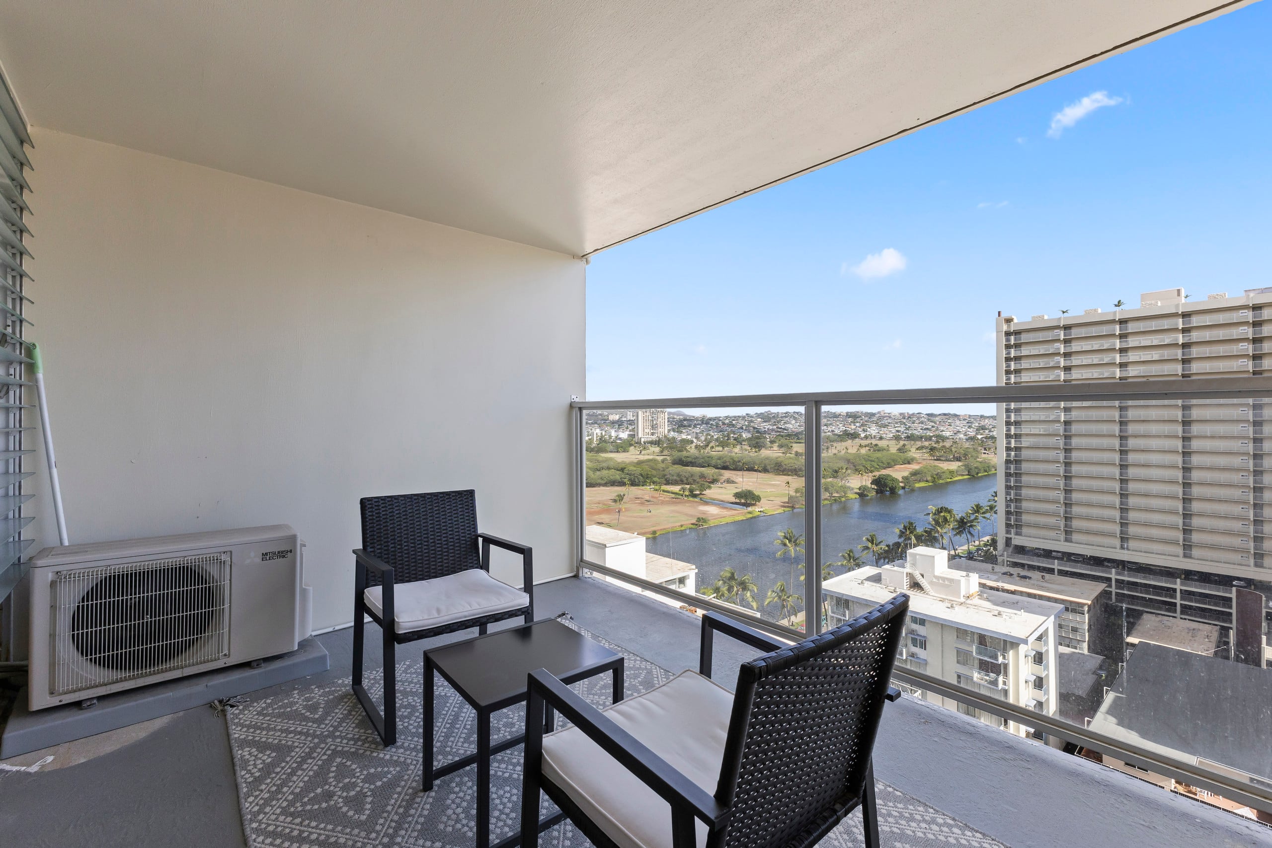 17FL - Waikiki Walkable - Upgraded King Studio - Image 27