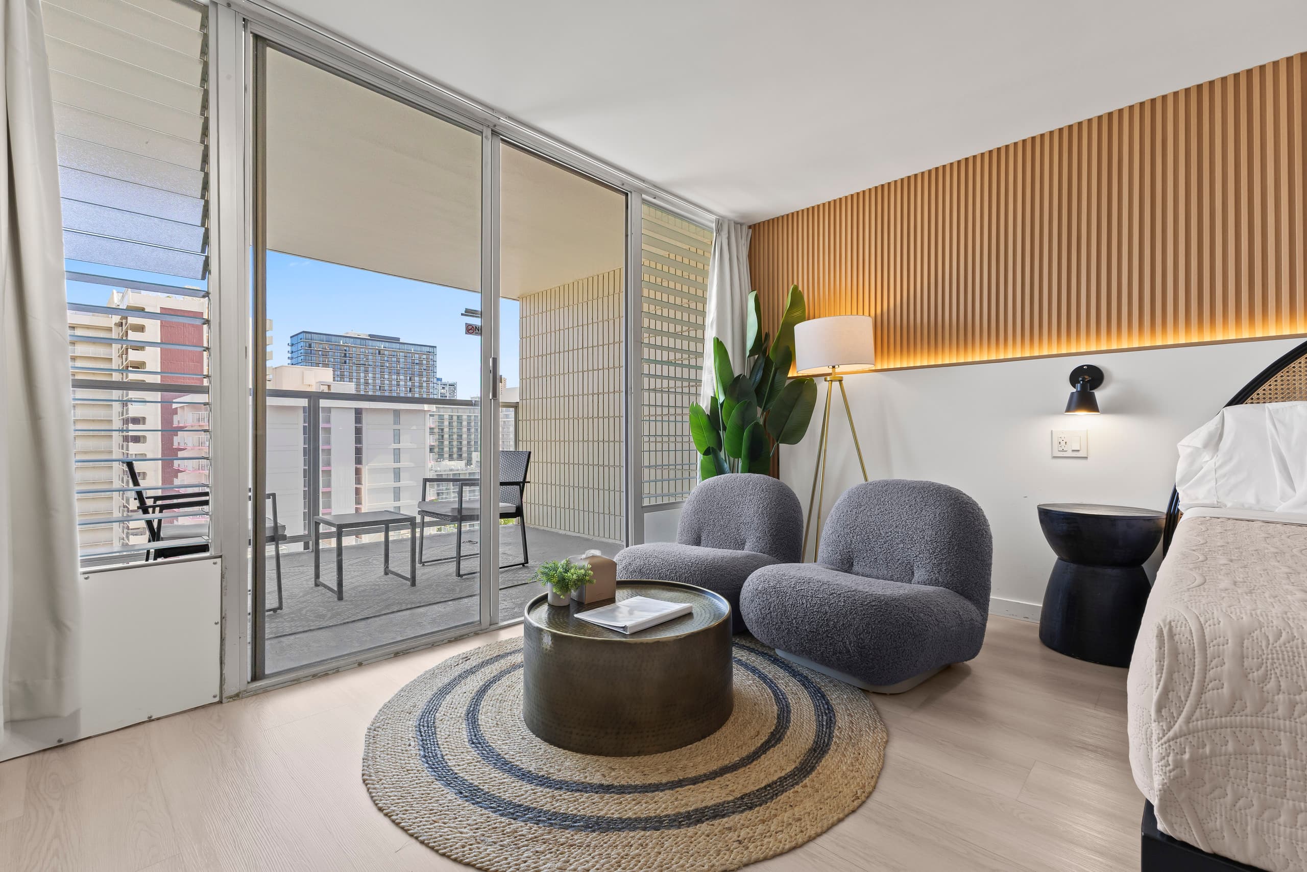 17FL - Waikiki Walkable - Upgraded King Studio - Image 10