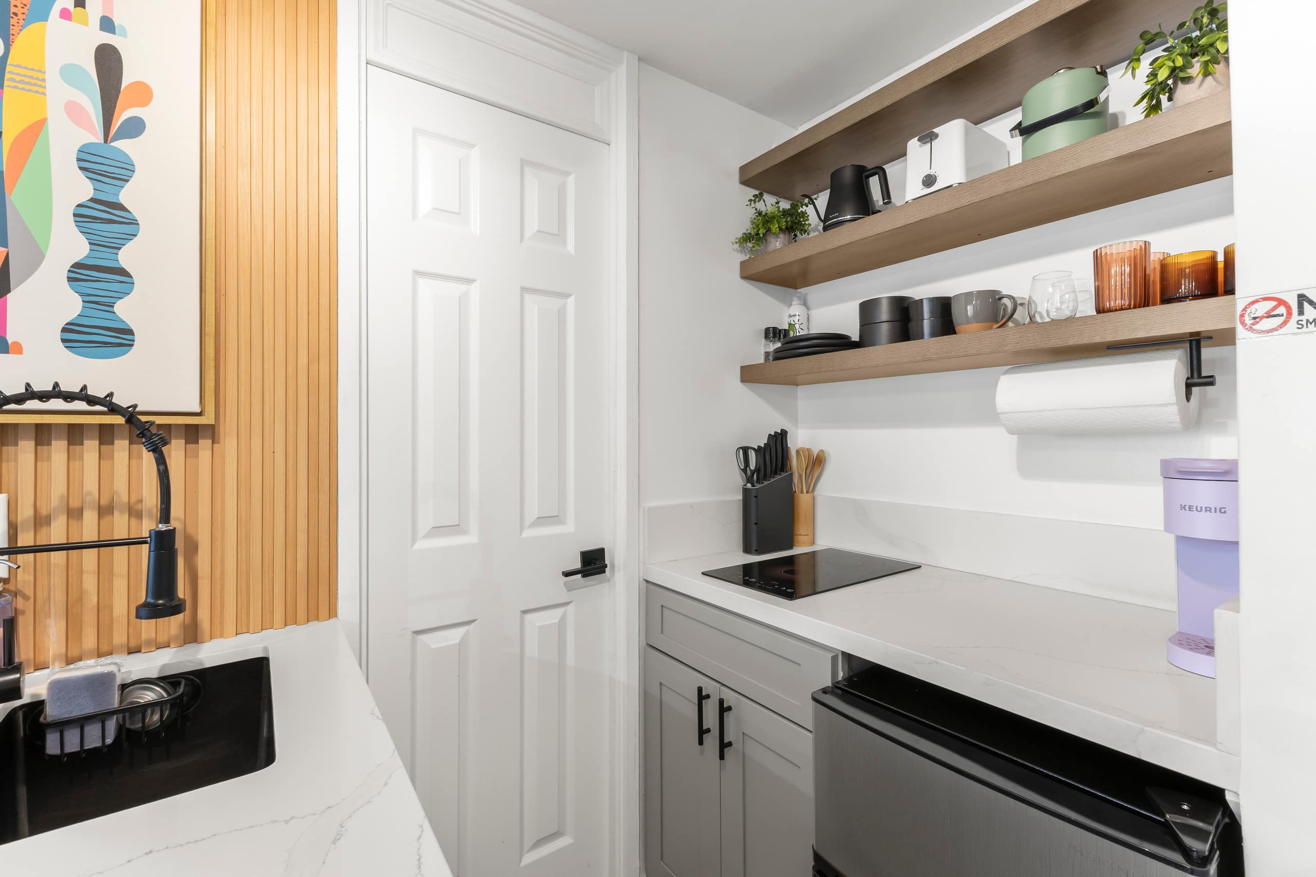 17FL - Waikiki Walkable - Upgraded King Studio - Image 18