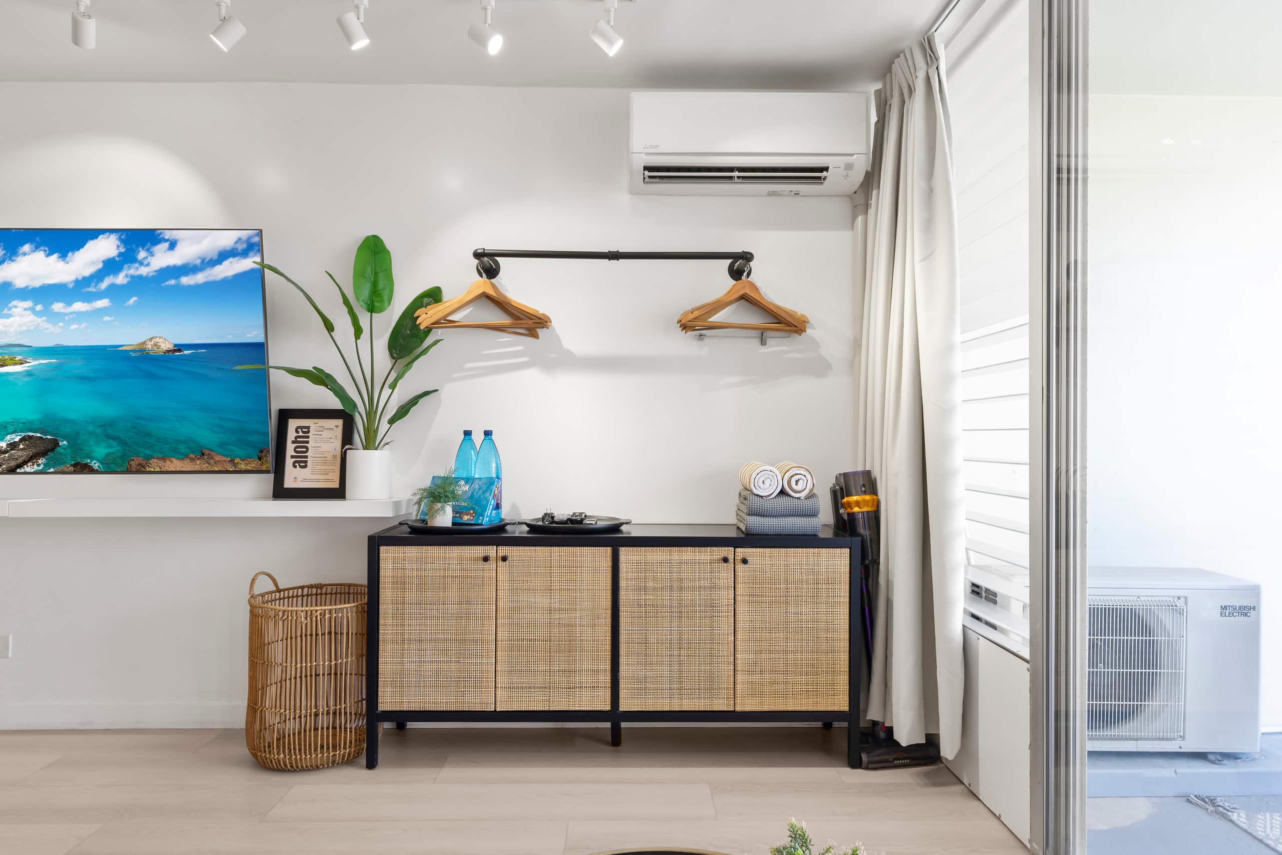 17FL - Waikiki Walkable - Upgraded King Studio - Image 11