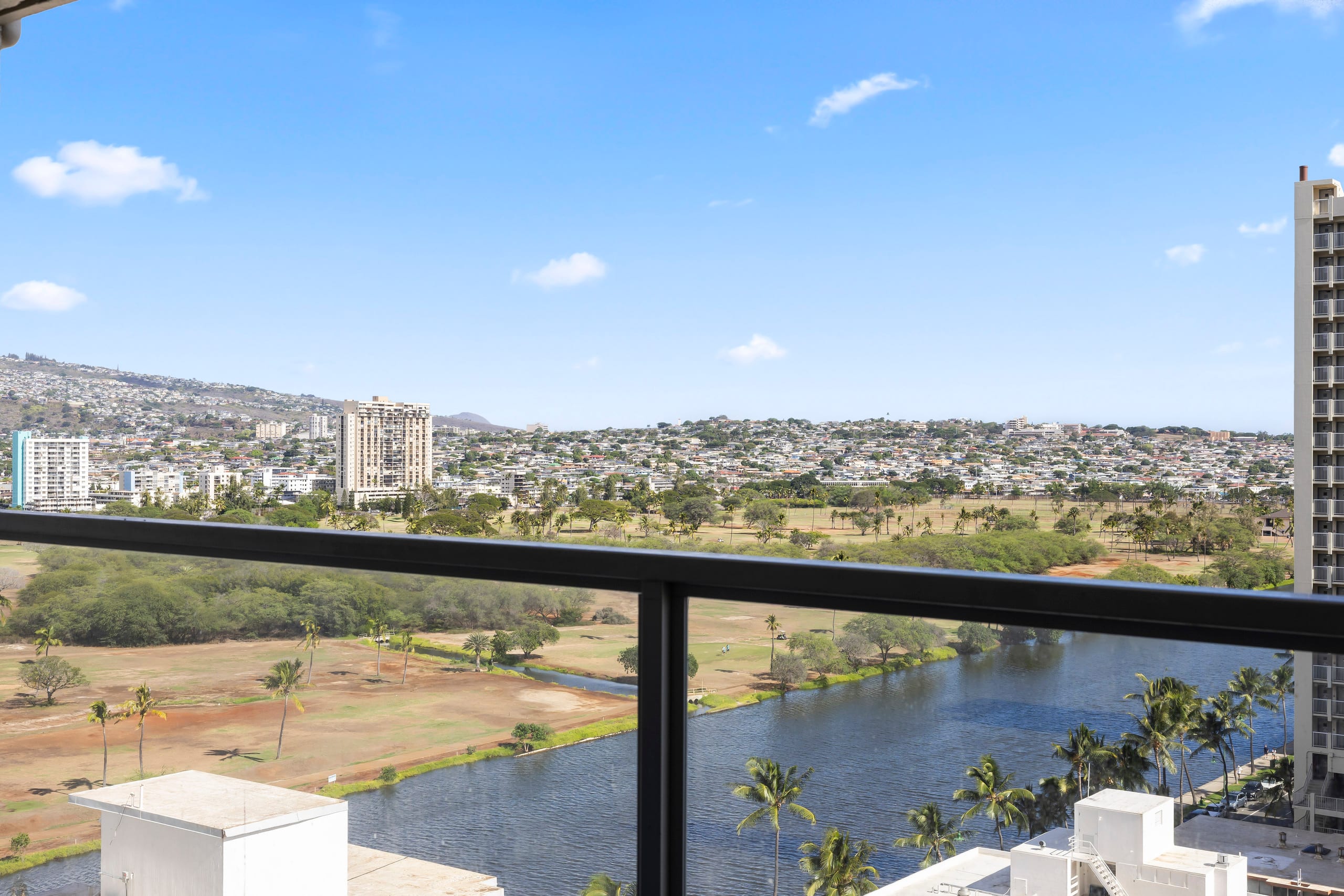 17FL - Waikiki Walkable - Upgraded King Studio - Image 26