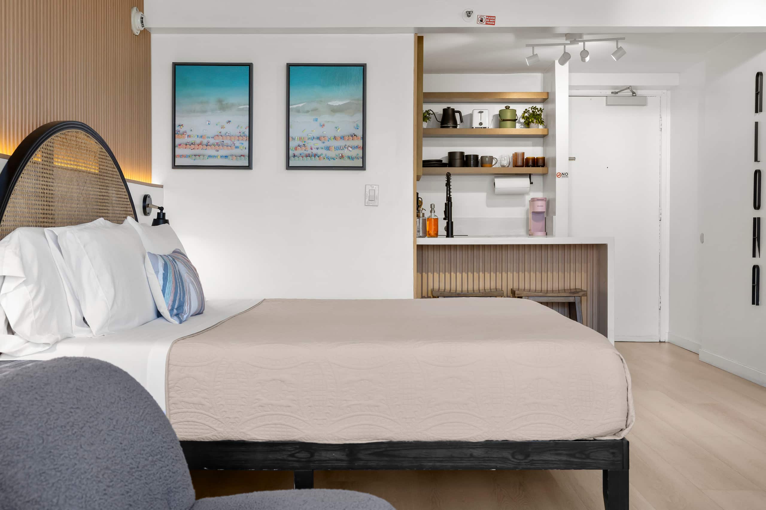 17FL - Waikiki Walkable - Upgraded King Studio - Image 6