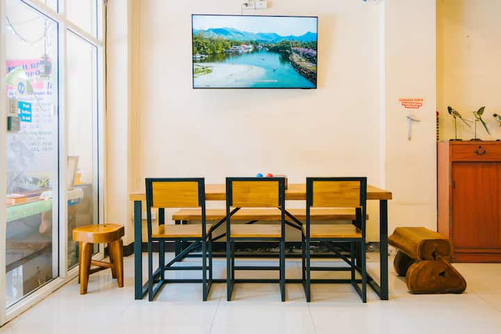 Queen Bed Ensuite Bathroom - Near Khao Sarn Road - Bangkok