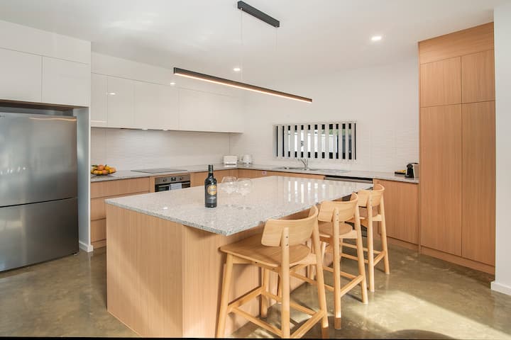 Spacious 3br Home Walk To Town + Double Garage - Margaret River