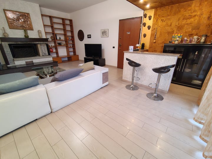 Jacuzzi Lounge Near Equieffe, Malpensa, Rho & Como - Busto Arsizio