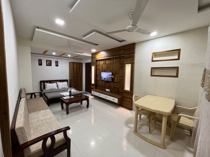 High Street 2 Balconies Bathtub 2bhk Peaceful Best - Pune