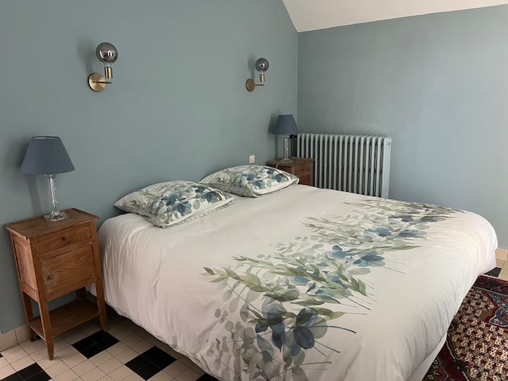 Cama de 160 con vista al mar 
(Para llegar, se cruza la habitación 5)
con baño 4