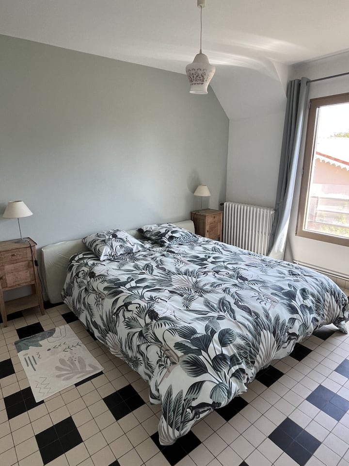 Habitación comunicada con la habitación 6
Aquí, una cama de 160 con acceso al baño 4