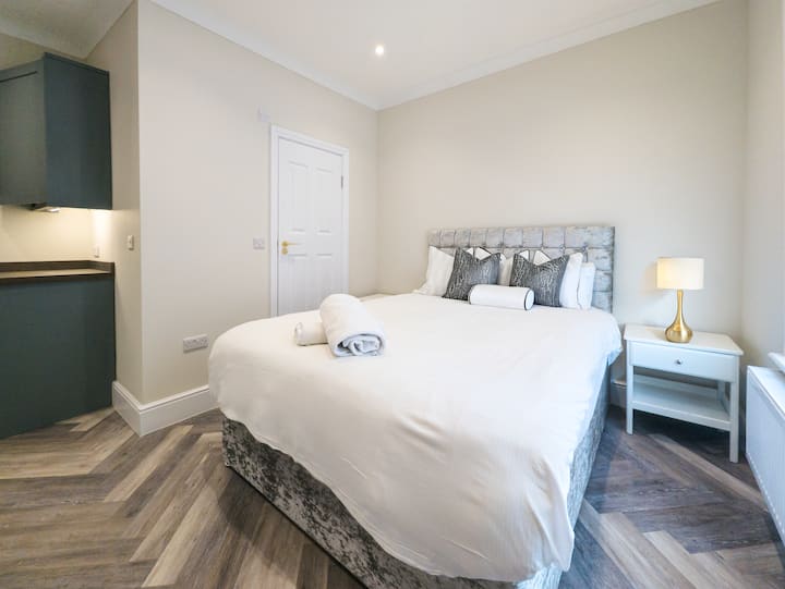 4/5 Bedroom, 5 Bathroom House - Portsmouth Docks - Southsea