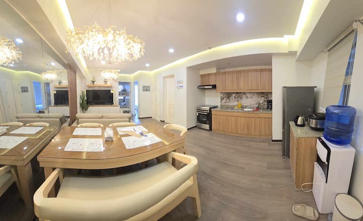 Stylish 2br Staycation | Across Robinsons Laspinas - Las Piñas