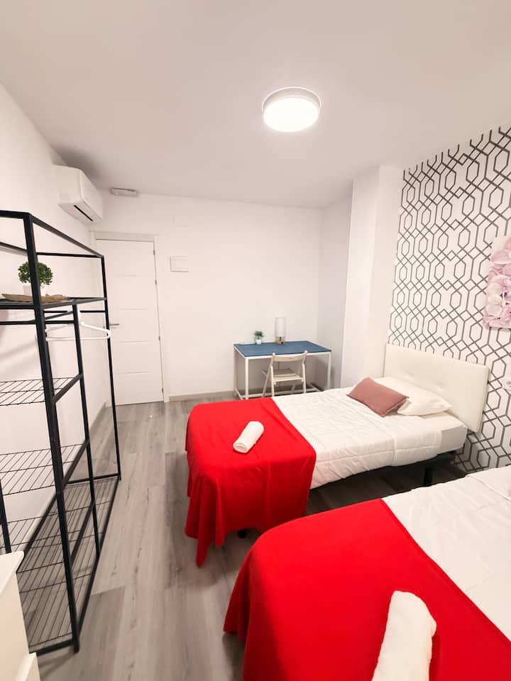 Habitación Doble Con Baño Compartido En El Centro - Valencia