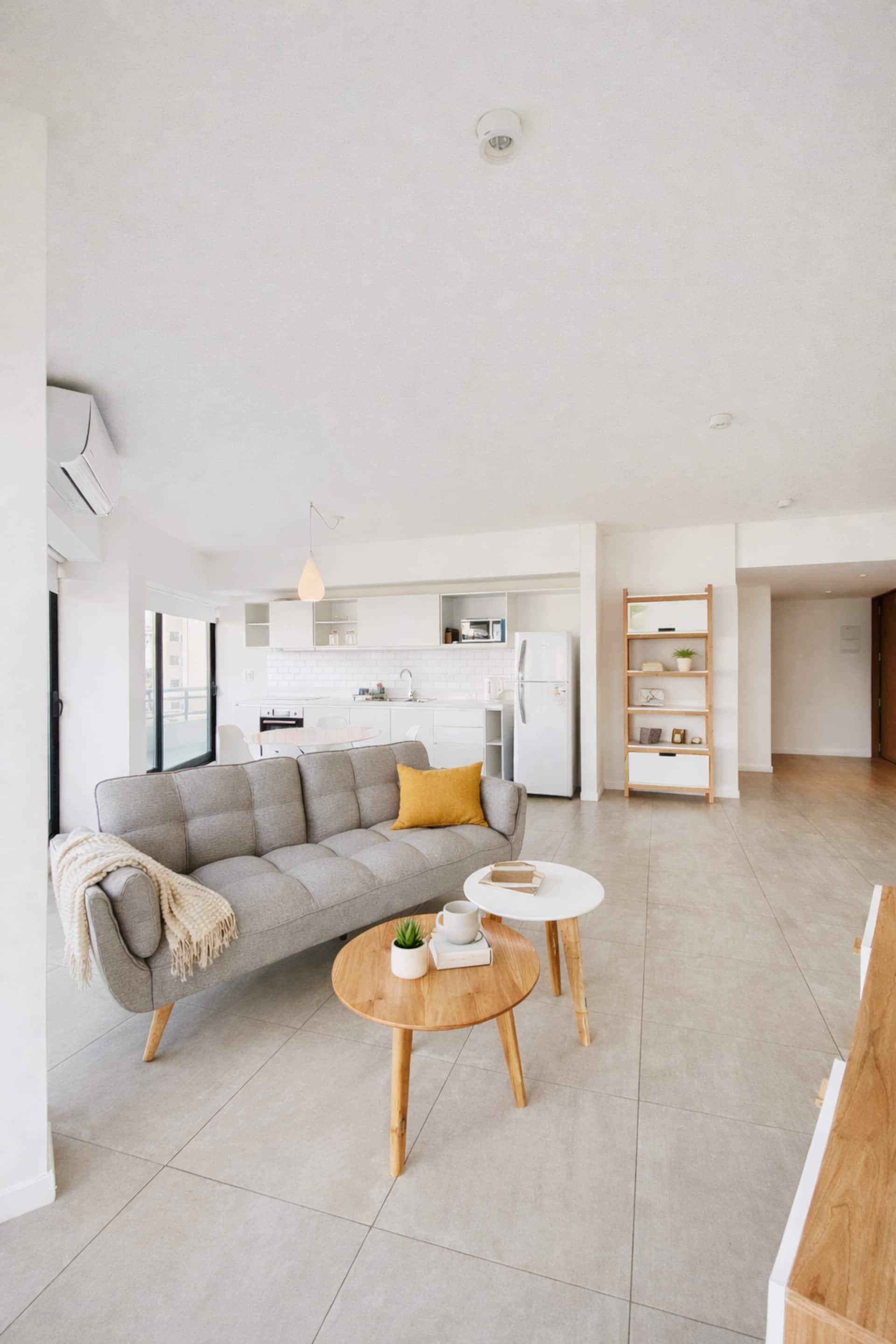 Apartamento de dois ambientes com varanda, piscina e jacuzzi em Villa Urquiza