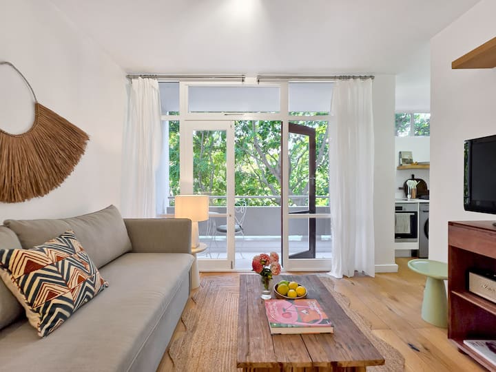 Stylish Studio In Gardens | Pool & Balcony - Ciudad del Cabo