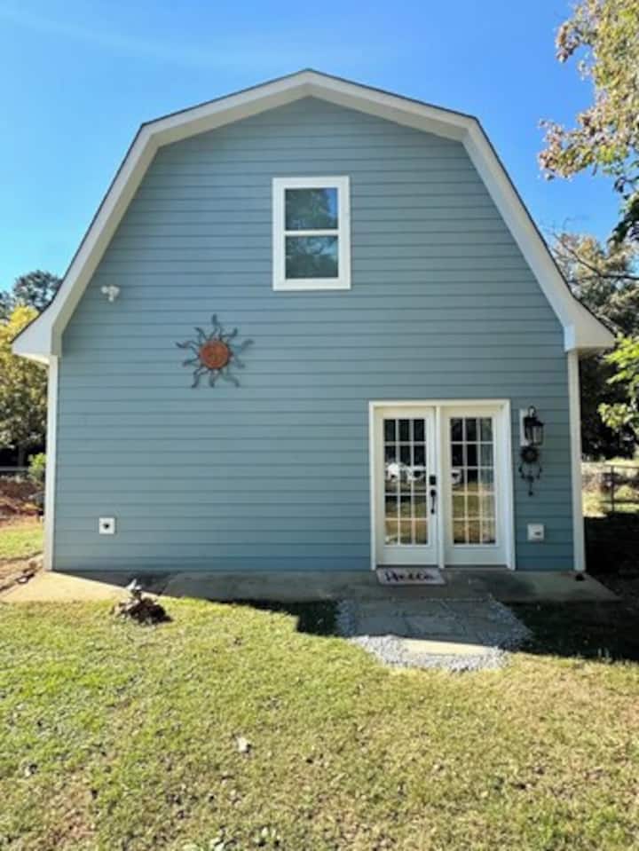 Sunshines Crash Pad
Mini Barndaminium
1 Bed/1bath - Cary, NC