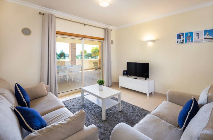 Spacious 1 Bedroom Apt, Pool & Garden, Prime Area - Quarteira