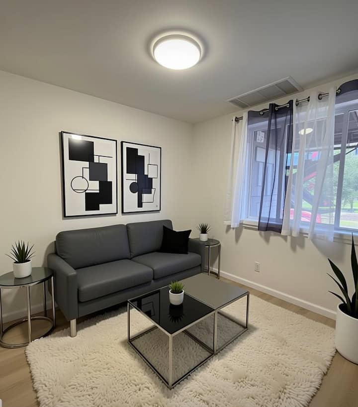 Modern Master Bedrooms Apartment - 브리즈번