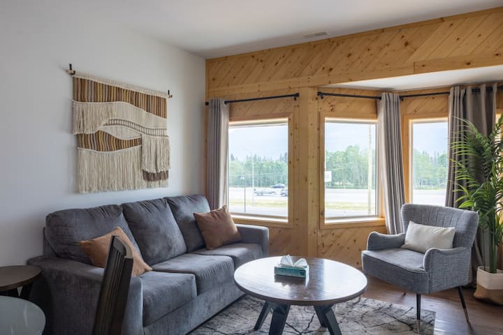 Suite 4 At The Gem | Cozy Two-bedroom Retreat - Canmore