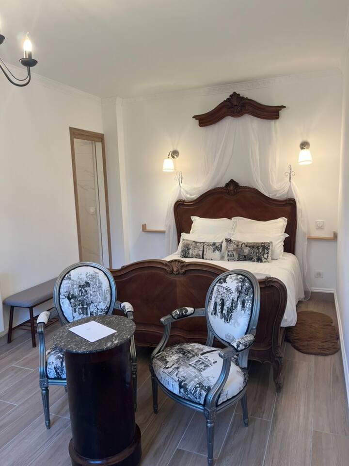 Chambre Dans Charmante Demeure Historique - Méru