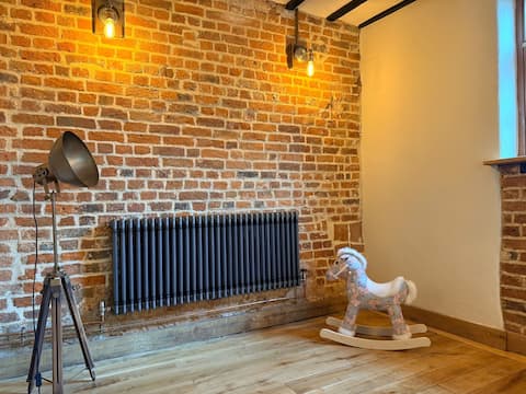 Popular Airbnb listing: Live life in full bloom! in Harrow